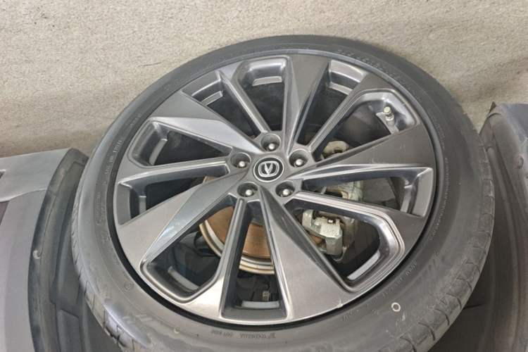 Used CHANGAN UNI-T 2020 1.5T Flagship Version Left Front Wheel Hub