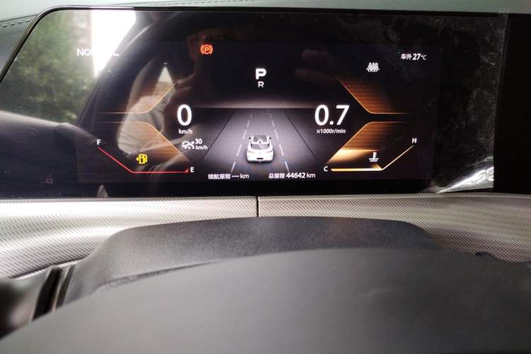 Used CHANGAN UNI-T 2020 1.5T Flagship Version Odometer Close Up