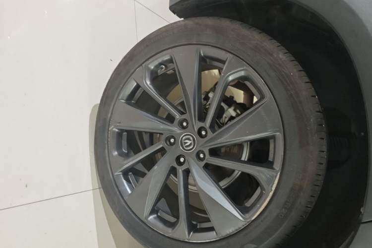 Used CHANGAN UNI-T 2020 1.5T Flagship Version Right Rear Wheel Hub