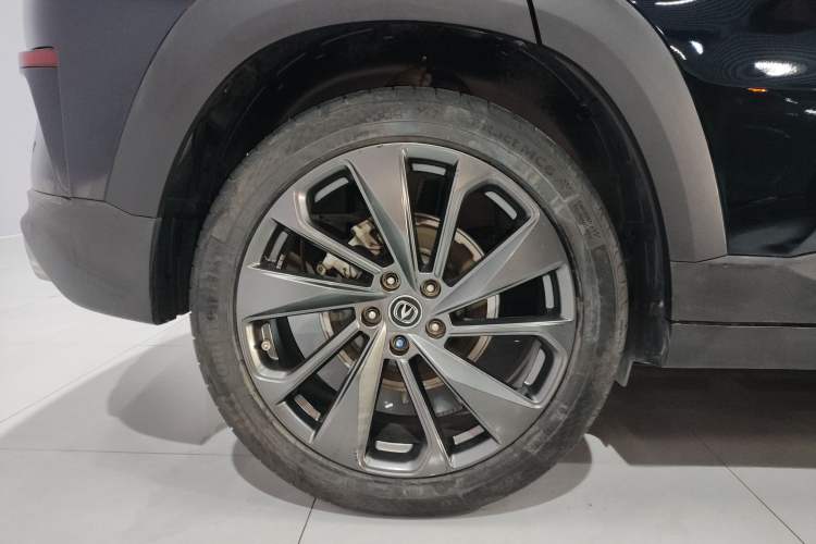Used CHANGAN UNI-T 2020 1.5T Prestige Version Right Rear Wheel Hub