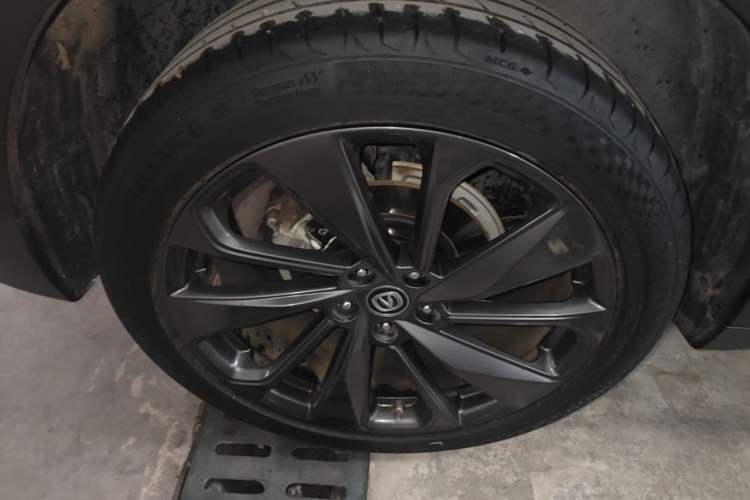 Used CHANGAN UNI-T 2020 1.5T Prestige Version Right Rear Wheel Hub