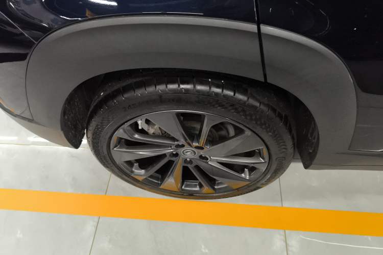 Used CHANGAN UNI-T 2020 1.5T Prestige Version Right Rear Wheel Hub