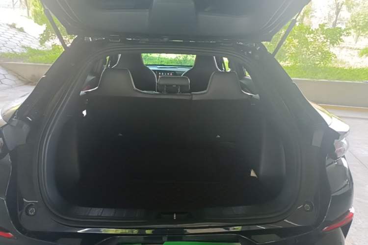 Used CHANGAN UNI-T 2020 1.5T Prestige Version Trunk