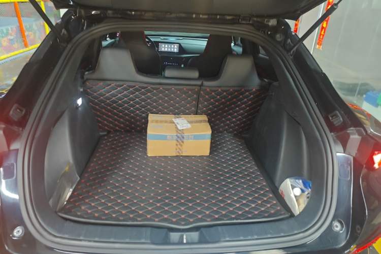 Used CHANGAN UNI-T 2020 1.5T Prestige Version Trunk