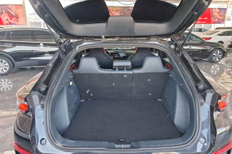 Used CHANGAN UNI-T 2020 1.5T Prestige Version Trunk