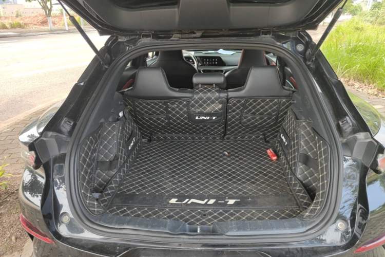 Used CHANGAN UNI-T 2020 1.5T Prestige Version Trunk