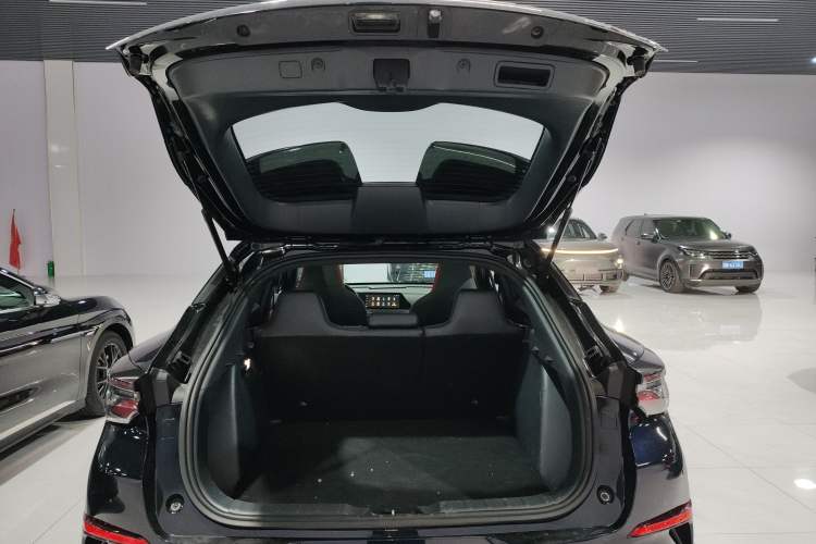 Used CHANGAN UNI-T 2020 1.5T Prestige Version Trunk
