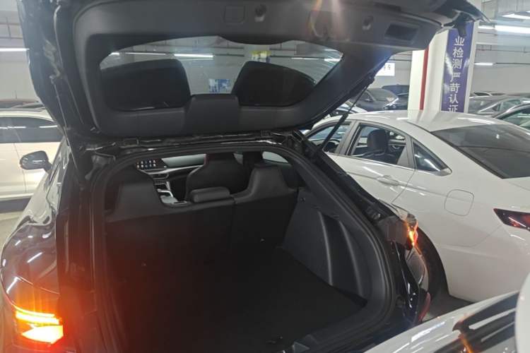 Used CHANGAN UNI-T 2020 1.5T Prestige Version Trunk
