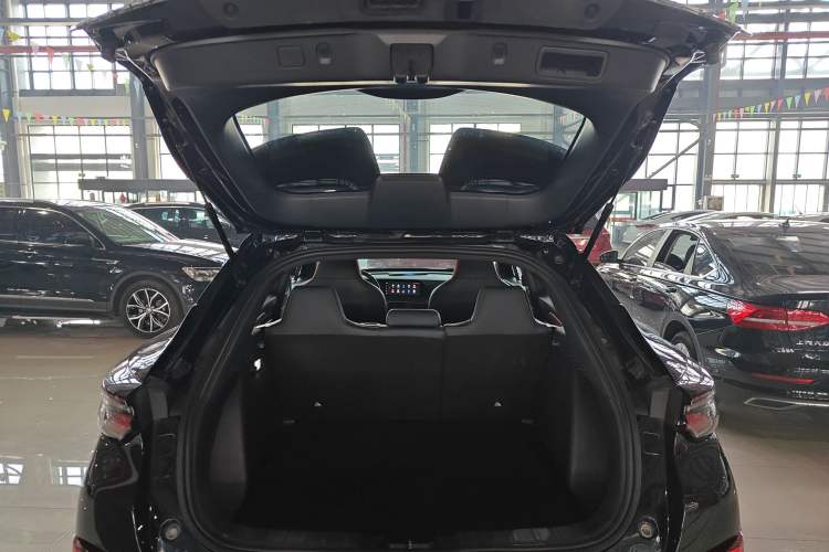 Used CHANGAN UNI-T 2020 1.5T Prestige Version Trunk