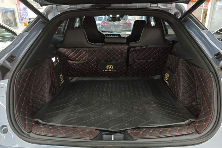Used CHANGAN UNI-T 2020 1.5T Flagship Version Trunk