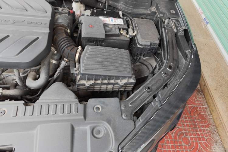 Used CHANGAN UNI-T 2020 1.5T Prestige Version Engine Bay Left