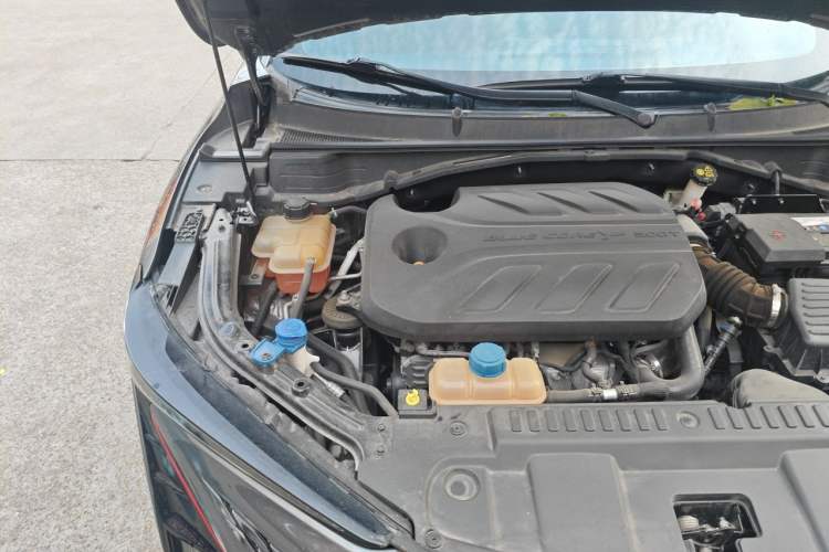 Used CHANGAN UNI-T 2020 1.5T Prestige Version Engine Bay Right