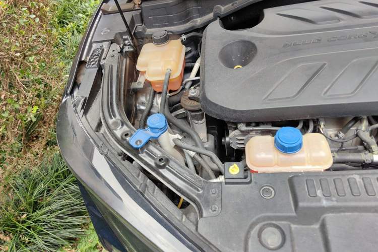 Used CHANGAN UNI-T 2020 1.5T Flagship Version Engine Bay Right