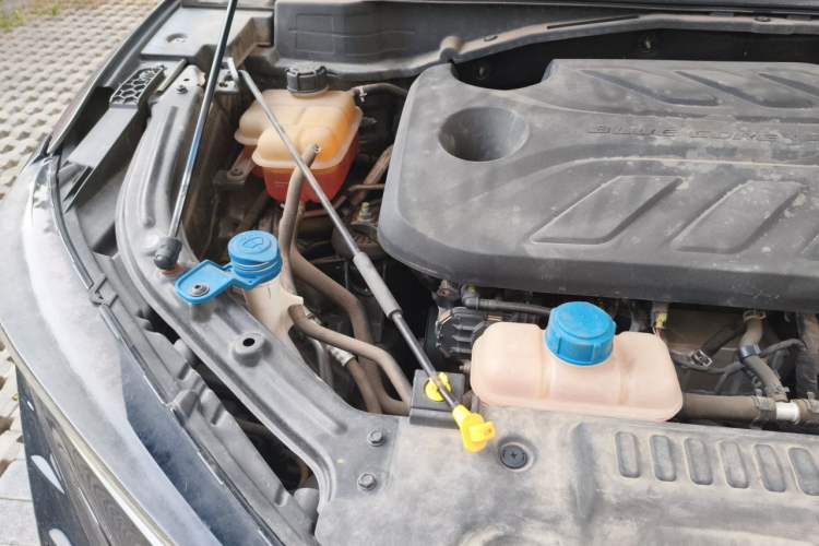Used CHANGAN UNI-T 2020 1.5T Flagship Version Engine Bay Right