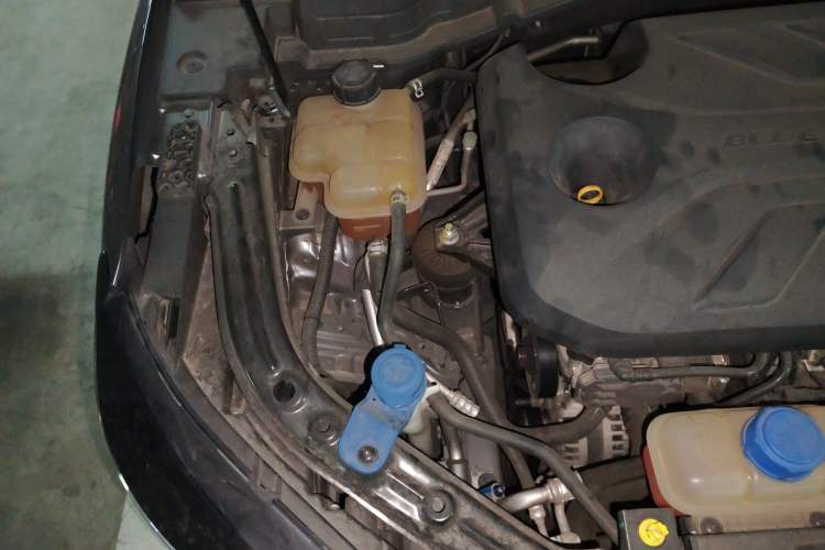 Used CHANGAN UNI-T 2020 1.5T Flagship Version Engine Bay Right