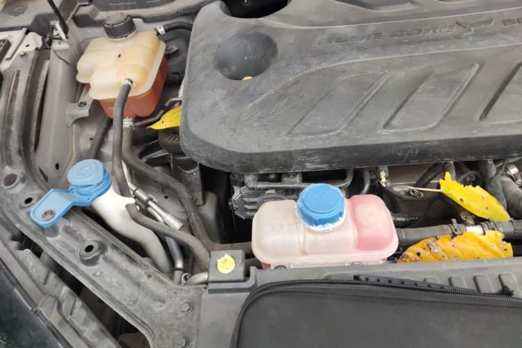 Used CHANGAN UNI-T 2020 1.5T Prestige Version Engine Bay Right