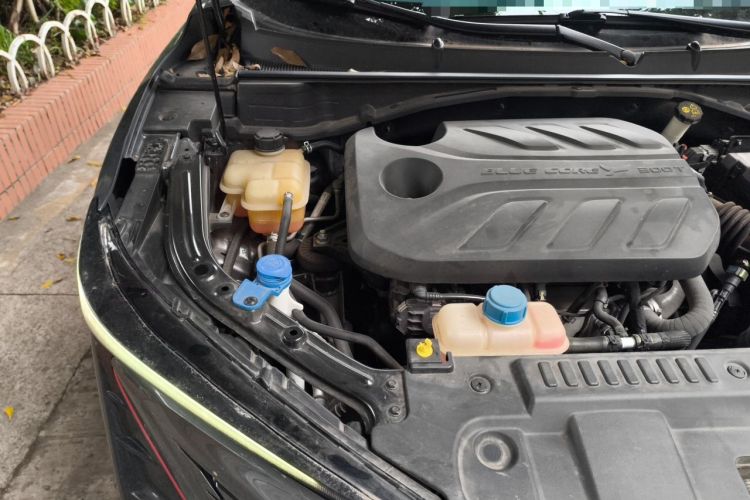 Used CHANGAN UNI-T 2020 1.5T Prestige Version Engine Bay Right