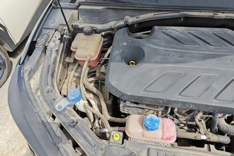 Used CHANGAN UNI-T 2020 1.5T Prestige Version Engine Bay Right
