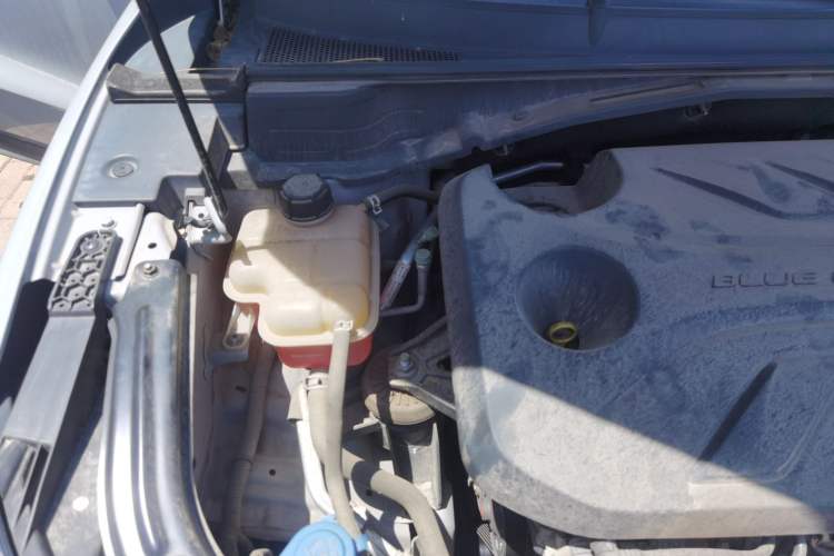 Used CHANGAN UNI-T 2020 1.5T Prestige Version Engine Bay Right
