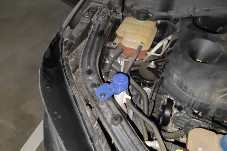 Used CHANGAN UNI-T 2020 1.5T Prestige Version Engine Bay Right
