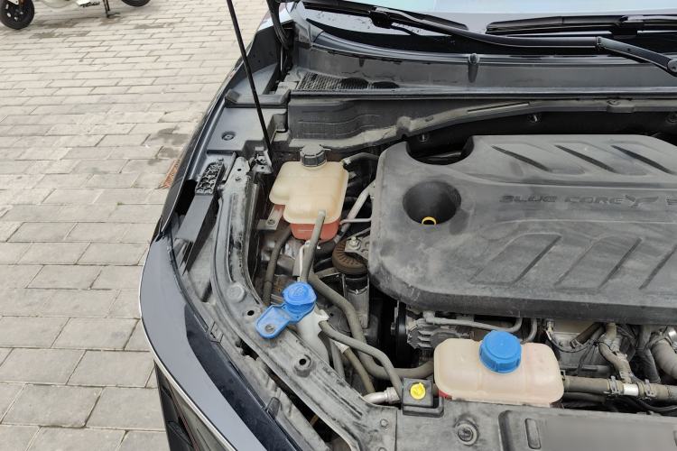 Used CHANGAN UNI-T 2020 1.5T Prestige Version Engine Bay Right