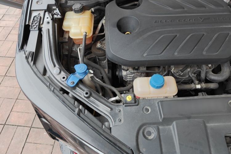 Used CHANGAN UNI-T 2020 1.5T Prestige Version Engine Bay Right
