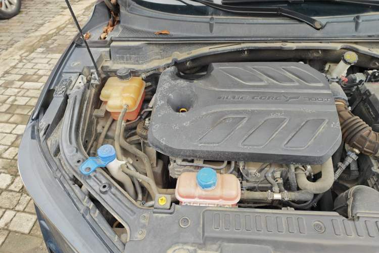 Used CHANGAN UNI-T 2020 1.5T Prestige Version Engine Bay Right