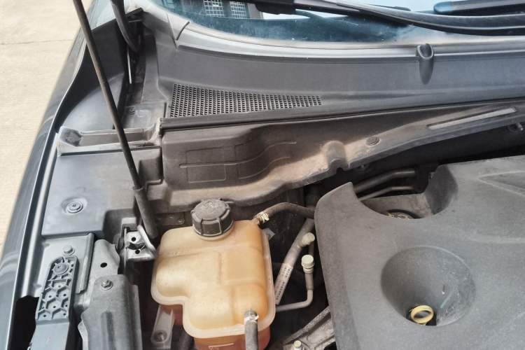Used CHANGAN UNI-T 2020 1.5T Prestige Version Engine Bay Right