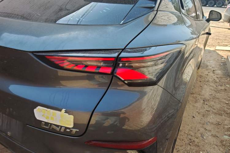 Used CHANGAN UNI-T 2020 1.5T Prestige Version Exterior 3