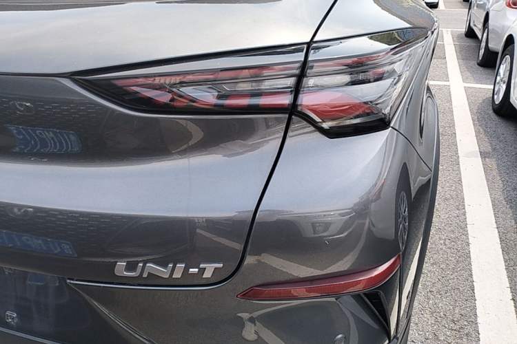 Used CHANGAN UNI-T 2020 1.5T Flagship Version Exterior 3