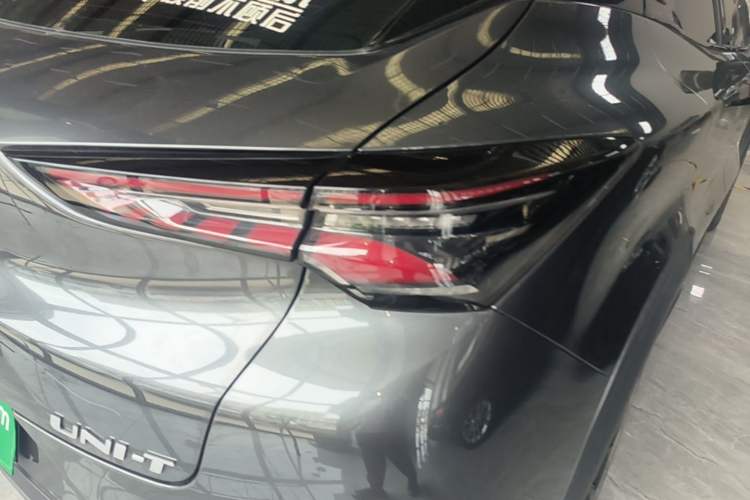 Used CHANGAN UNI-T 2020 1.5T Prestige Version Exterior 3