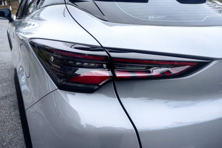 Used CHANGAN UNI-T 2020 1.5T Prestige Version Exterior 5