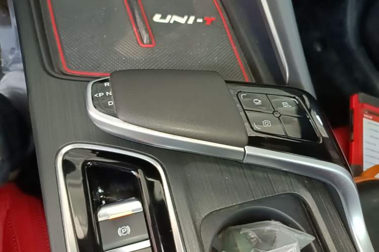 Used CHANGAN UNI-T 2020 1.5T Prestige Version Gear Lever