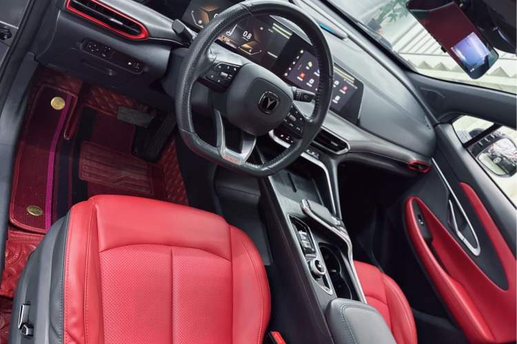 Used CHANGAN UNI-T 2020 1.5T Prestige Version Interior 4
