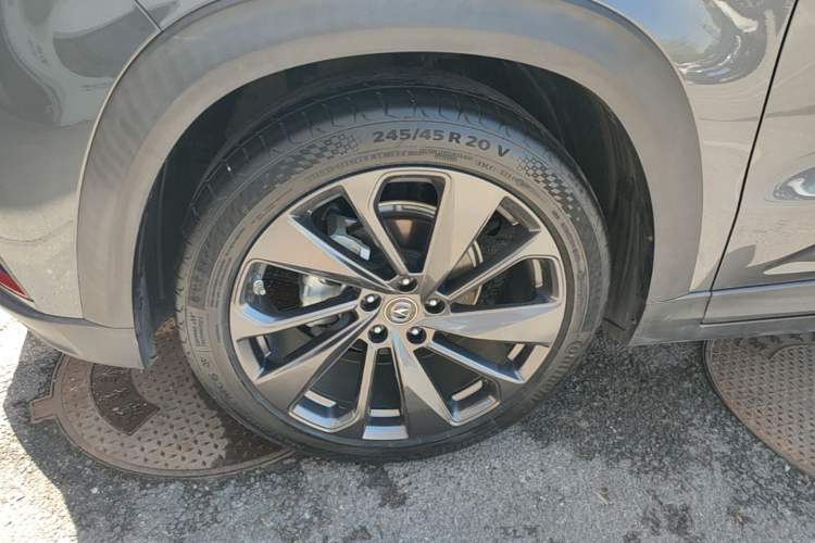 Used CHANGAN UNI-T 2020 1.5T Prestige Version Left Front Wheel Hub