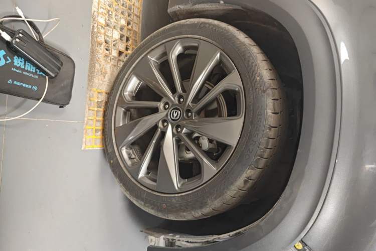Used CHANGAN UNI-T 2020 1.5T Prestige Version Right Front Wheel Hub
