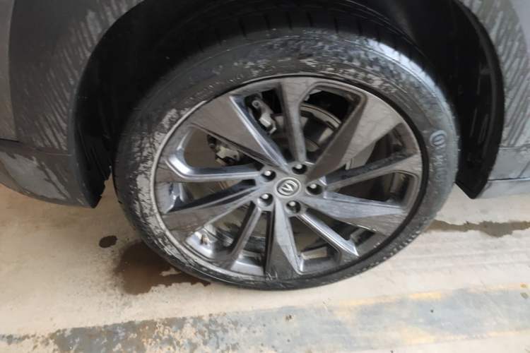 Used CHANGAN UNI-T 2020 1.5T Prestige Version Right Rear Wheel Hub