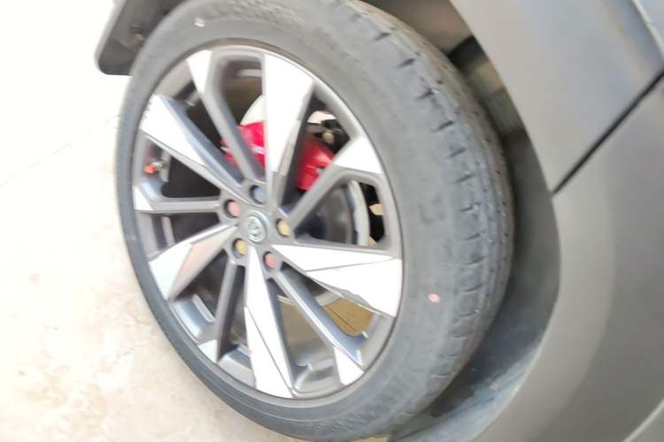 Used CHANGAN UNI-T 2020 1.5T Flagship Version Right Rear Wheel Hub