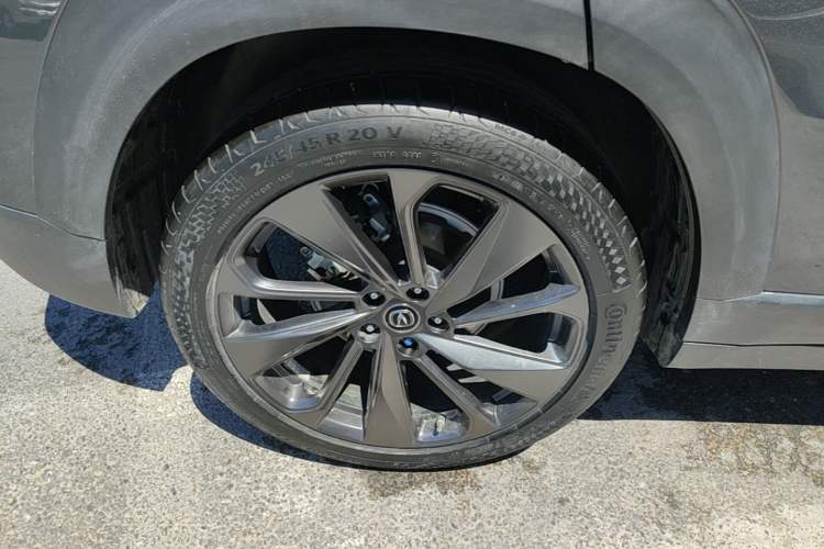 Used CHANGAN UNI-T 2020 1.5T Prestige Version Right Rear Wheel Hub