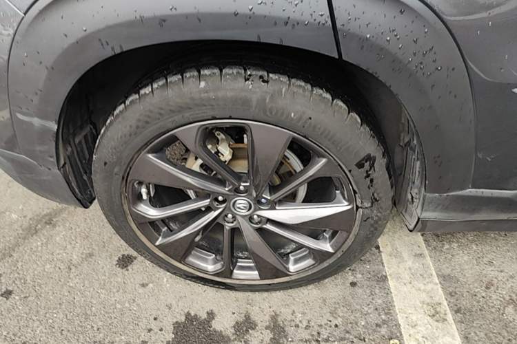Used CHANGAN UNI-T 2020 1.5T Prestige Version Right Rear Wheel Hub