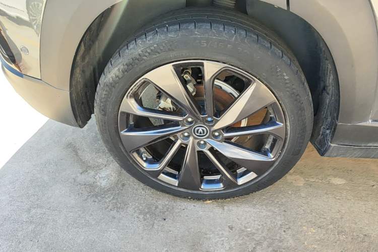 Used CHANGAN UNI-T 2020 1.5T Flagship Version Right Rear Wheel Hub