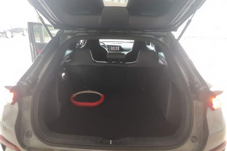 Used CHANGAN UNI-T 2020 1.5T Prestige Version Trunk