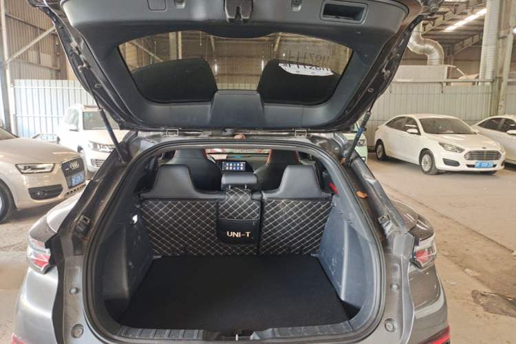 Used CHANGAN UNI-T 2020 1.5T Prestige Version Trunk