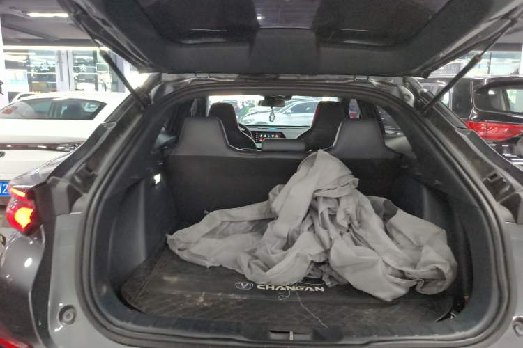 Used CHANGAN UNI-T 2020 1.5T Prestige Version Trunk