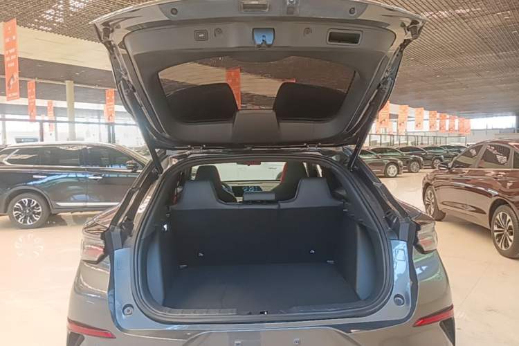 Used CHANGAN UNI-T 2020 1.5T Flagship Version Trunk