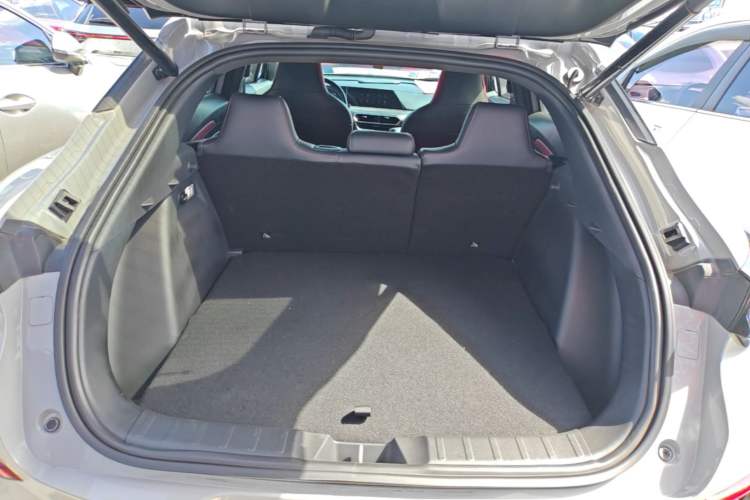 Used CHANGAN UNI-T 2020 1.5T Flagship Version Trunk