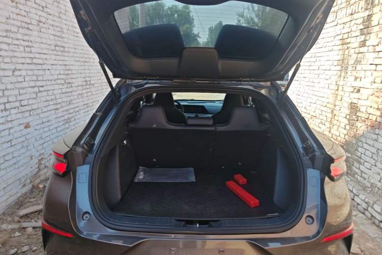 Used CHANGAN UNI-T 2020 1.5T Prestige Version Trunk