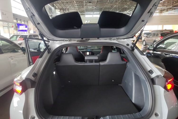 Used CHANGAN UNI-T 2020 1.5T Prestige Version Trunk