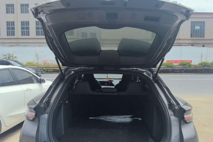 Used CHANGAN UNI-T 2020 1.5T Prestige Version Trunk
