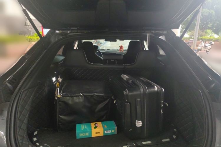Used CHANGAN UNI-T 2020 1.5T Prestige Version Trunk